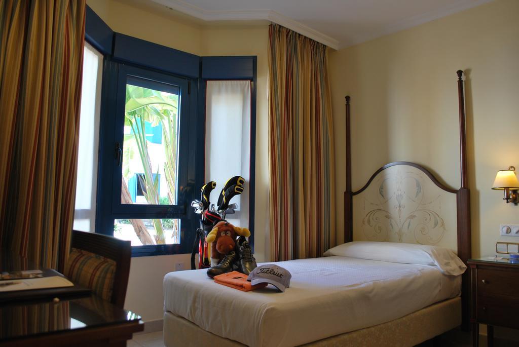 Hotel Golf Campoamor Extérieur photo
